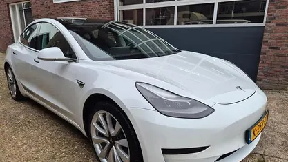 Gebruikt 2020 Tesla Model 3 Standard Range Sedan | € 14.250 (Eerlijke prijs)