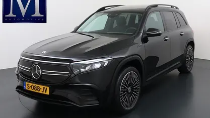 Zwart Gebruikt 2022 Mercedes EQB300 AMG line SUV | € 32.877 (Goede deal)