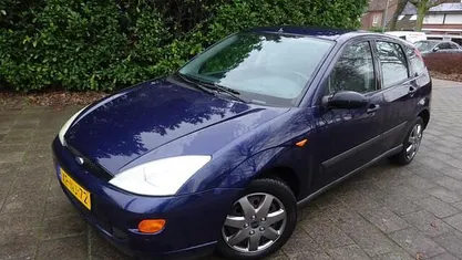 Blauw Gebruikt 1999 Ford Focus Ghia | € 999 (Eerlijke prijs)