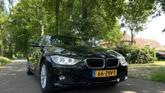 Zwart Gebruikt 2013 BMW 320 Luxury Line Sedan | € 13.945 (Eerlijke prijs)