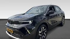 Zwart, metallic lak Gebruikt 2022 Opel Mokka Business Elegance SUV | € 19.430 (Eerlijke prijs)