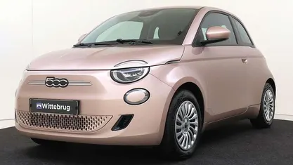 Rood Occasion 2024 Fiat 500e Urban Hatchback | € 21.425 (Eerlijke prijs)