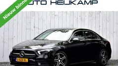 Zwart, metallic lak Gebruikt 2022 Mercedes A200 AMG line Hatchback | € 29.950 (Eerlijke prijs)