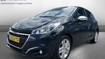 Occasion 2019 Peugeot 208 Signature Sky Hatchback | € 10.450 (Eerlijke prijs)