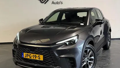 Gebruikt 2025 Lexus LBX Business Edition SUV | € 35.950 (Eerlijke prijs)