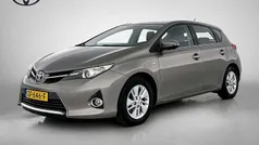 Bruin Gebruikt 2013 Toyota Auris Hybrid Limited Hatchback | € 12.745 (Eerlijke prijs)