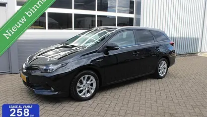 Zwart Occasion 2018 Toyota Auris Touring Sports Stationwagen | € 15.950 (Eerlijke prijs)