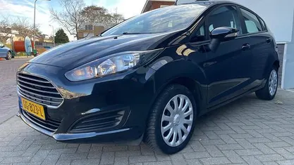 Zwart Gebruikt 2015 Ford Fiesta Style Hatchback | € 6.600 (Eerlijke prijs)