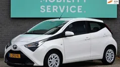 Wit Gebruikt 2021 Toyota Aygo X-play Hatchback | € 12.664 (Eerlijke prijs)