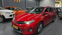 Rood Occasion 2015 Toyota Auris Touring Sports Stationwagen | € 13.995 (Eerlijke prijs)
