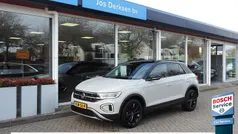 Gebruikt 2023 VW T-Roc Style SUV | € 33.980 (Eerlijke prijs)