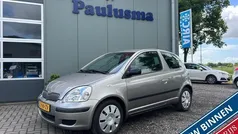 Grijs Gebruikt 2004 Toyota Yaris Hatchback | € 2.950 (Eerlijke prijs)
