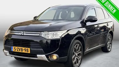 Zwart Occasion 2015 Mitsubishi Outlander P-HEV Edition SUV | € 9.750 (Super prijs)