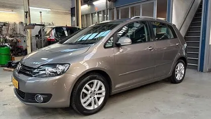 Bruin (metallic) Gebruikt 2013 VW Golf VII Highline Hatchback | € 6.950 (Eerlijke prijs)