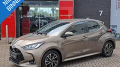 Groen Gebruikt 2022 Toyota Yaris Hybrid Hatchback | € 22.900 (Eerlijke prijs)