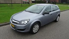 Grijs, metallic lak Gebruikt 2009 Opel Astra Selection Hatchback | € 1.795 (Eerlijke prijs)