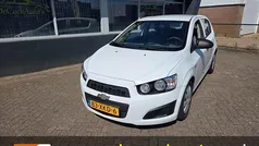 Wit, metallic lak Gebruikt 2012 Chevrolet Aveo LS Hatchback | € 3.440 (Eerlijke prijs)
