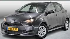 Grijs Gebruikt 2023 Toyota Yaris Hybrid Active Hatchback | € 21.950 (Eerlijke prijs)