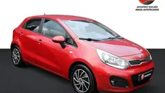 Rood Gebruikt 2014 Kia Rio Hatchback | € 6.450 (Eerlijke prijs)