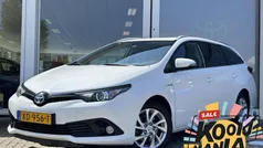Wit Gebruikt 2018 Toyota Auris Hybrid Plus Stationwagen | € 17.450 (Eerlijke prijs)