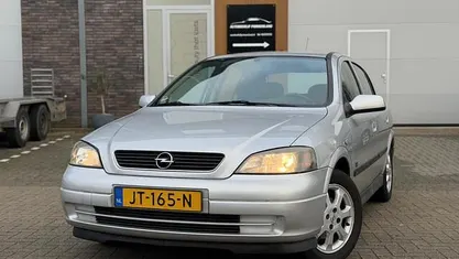 Grijs (metallic) Occasion 2003 Opel Astra Njoy Hatchback | € 1.950 (Eerlijke prijs)