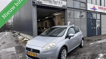 Grijs (metallic) Gebruikt 2006 Fiat Grande Punto Dynamic Hatchback | € 1.999 (Eerlijke prijs)
