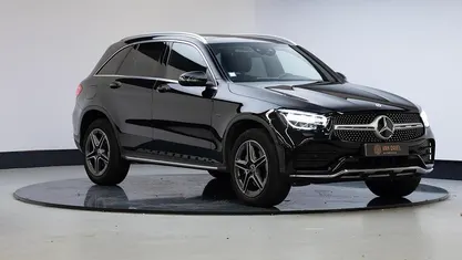 Zwart Gebruikt 2021 Mercedes GLC300e Business SUV | € 40.945 (Eerlijke prijs)