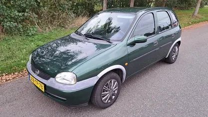 Groen Gebruikt 1998 Opel Corsa Hatchback | € 1.099 (Eerlijke prijs)