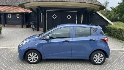 Blauw, metallic lak Occasion 2017 Hyundai i10 Hatchback | € 6.999 (Eerlijke prijs)