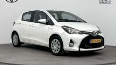 Wit Gebruikt 2016 Toyota Yaris Limited Hatchback | € 14.445 (Eerlijke prijs)