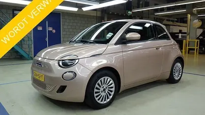 Occasion 2024 Fiat 500e Urban Hatchback | € 21.900 (Eerlijke prijs)