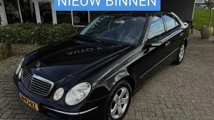 Zwart Occasion 2004 Mercedes E320 Avantgarde Sedan | € 4.950 (Eerlijke prijs)