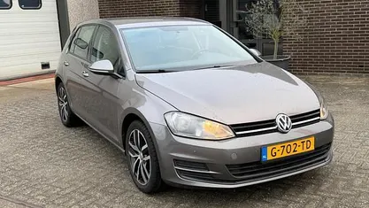 Grijs (metallic) Occasion 2013 VW Golf VII Highline Hatchback | € 7.925 (Goede deal)