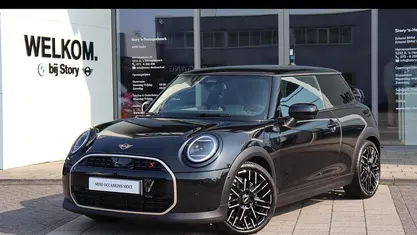 Gebruikt 2025 Mini Cooper S Favoured Hatchback | € 39.950 (Eerlijke prijs)