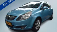 Blauw, metallic lak Gebruikt 2011 Opel Corsa Edition Hatchback | € 2.750 (Eerlijke prijs)