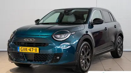 Gebruikt 2024 Fiat 600 La Prima SUV | € 26.390 (Eerlijke prijs)