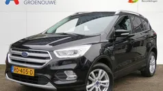 Zwart Gebruikt 2017 Ford Kuga Trend SUV | € 16.845 (Eerlijke prijs)