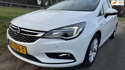 Wit Occasion 2015 Opel Astra Innovation Hatchback | € 7.950 (Goede deal)