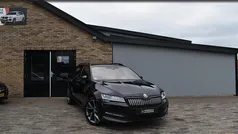 Zwart Gebruikt 2021 Skoda Superb SportLine Hatchback | € 24.750 (Eerlijke prijs)