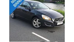 Zwart, metallic lak Occasion 2013 Volvo S60 Momentum Sedan | € 11.900 (Super prijs)