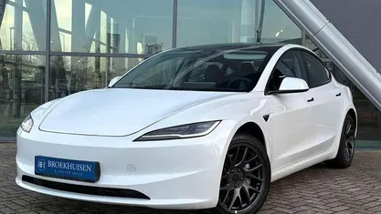 Wit Occasion 2025 Tesla Model 3 RWD Sedan | € 37.950 (Eerlijke prijs)