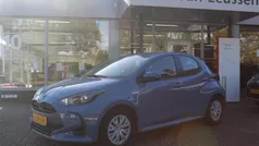 Blauw Gebruikt 2021 Toyota Yaris Hybrid Hatchback | € 18.400 (Goede deal)