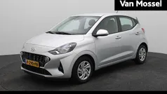 Grijs, metallic lak Gebruikt 2022 Hyundai i10 Comfort Hatchback | € 13.440 (Eerlijke prijs)