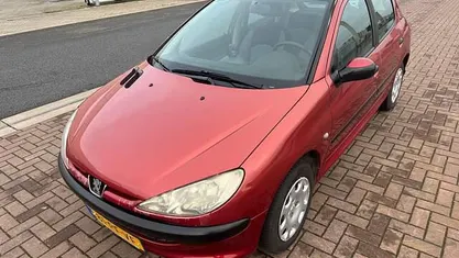 Rood Gebruikt 2004 Peugeot 206 Hatchback | € 1.299 (Eerlijke prijs)