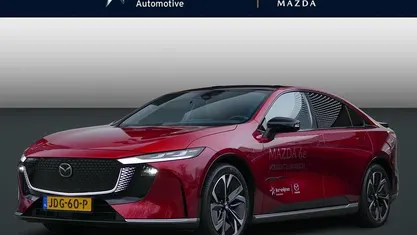 Soul red crystal Occasion 2025 Mazda 6e Takumi-Line Hatchback | € 43.425 (Eerlijke prijs)