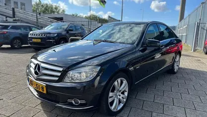 Zwart Gebruikt 2010 Mercedes C200 Avantgarde Sedan | € 4.499 (Eerlijke prijs)