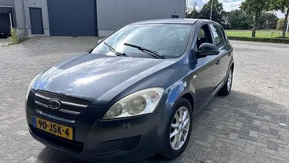 Grijs Gebruikt 2009 Kia Ceed Hatchback | € 2.250 (Goede deal)