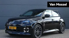 Zwart, metallic lak Gebruikt 2024 Renault R5 Iconic Hatchback | € 31.940 (Eerlijke prijs)