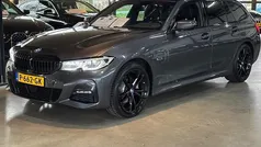 Grijs Gebruikt 2022 BMW 320e M Sport Stationwagen | € 25.490 (Goede deal)