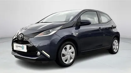 Occasion Toyota Aygo X-play 69 PK (50 kW) 2015 Blauw Hatchback